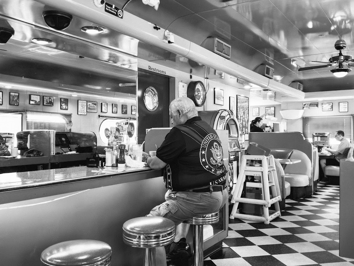 5 & Diner