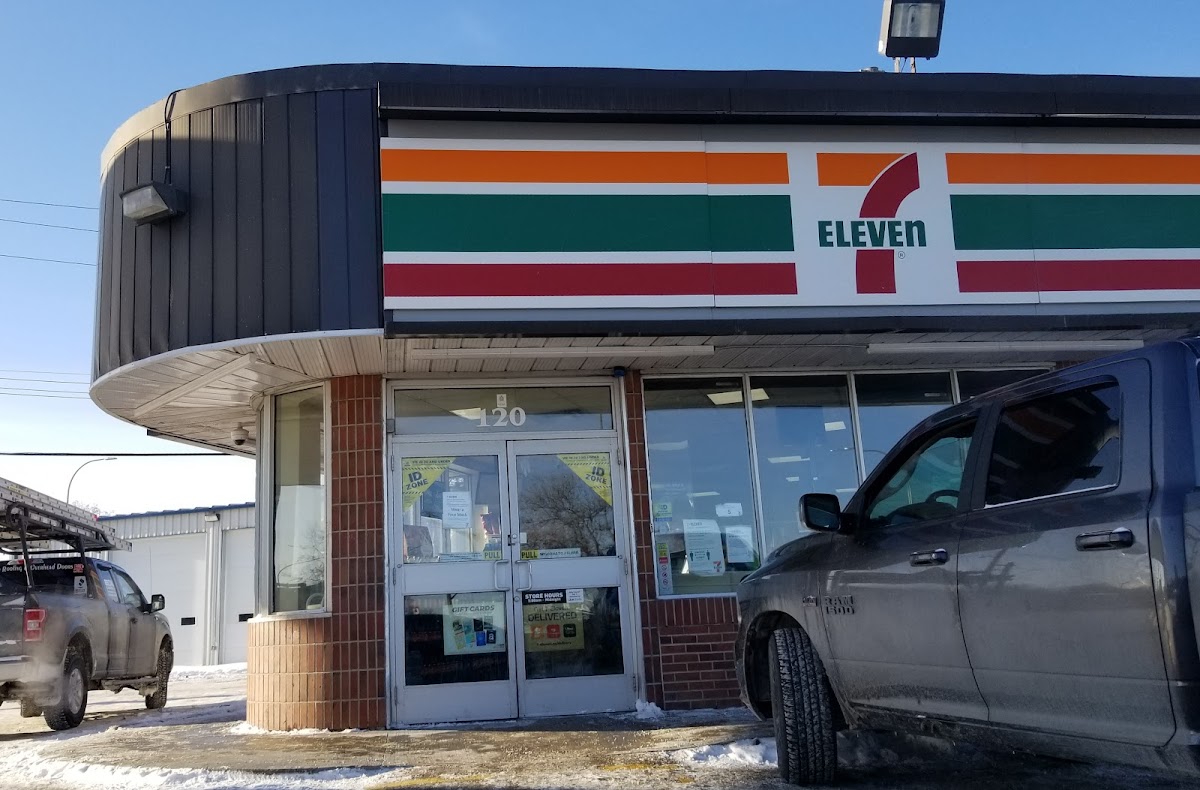 7-Eleven 120 Keewatin & Logan