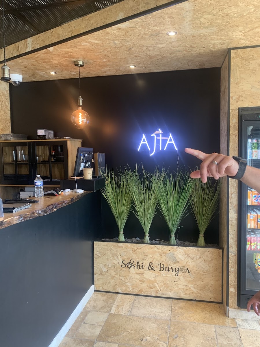 AJIA SUSHI & BURGER - Gigean