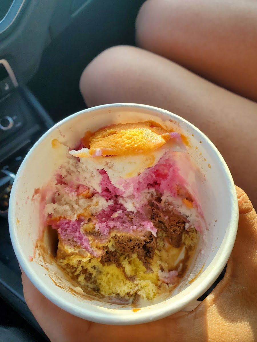 Baskin Robbins 2400 Dundas St W