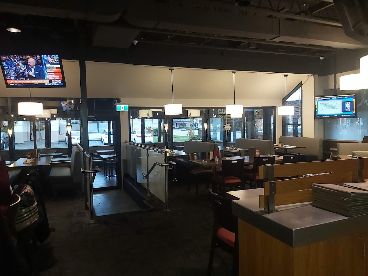 Boston Pizza 15125 100th Avenue