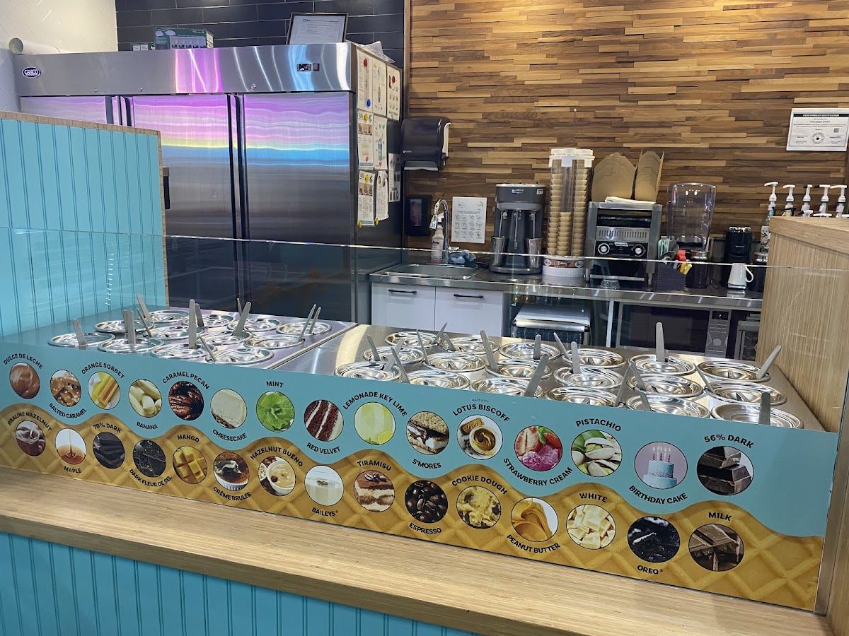 Cakes N Shakes 3590 Lake Shore Boulevard West