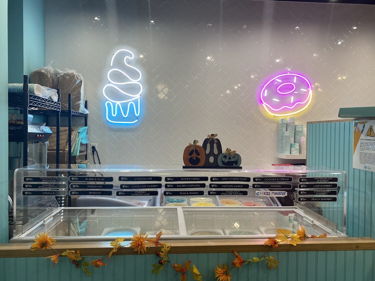 Cakes N Shakes 3590 Lake Shore Boulevard West