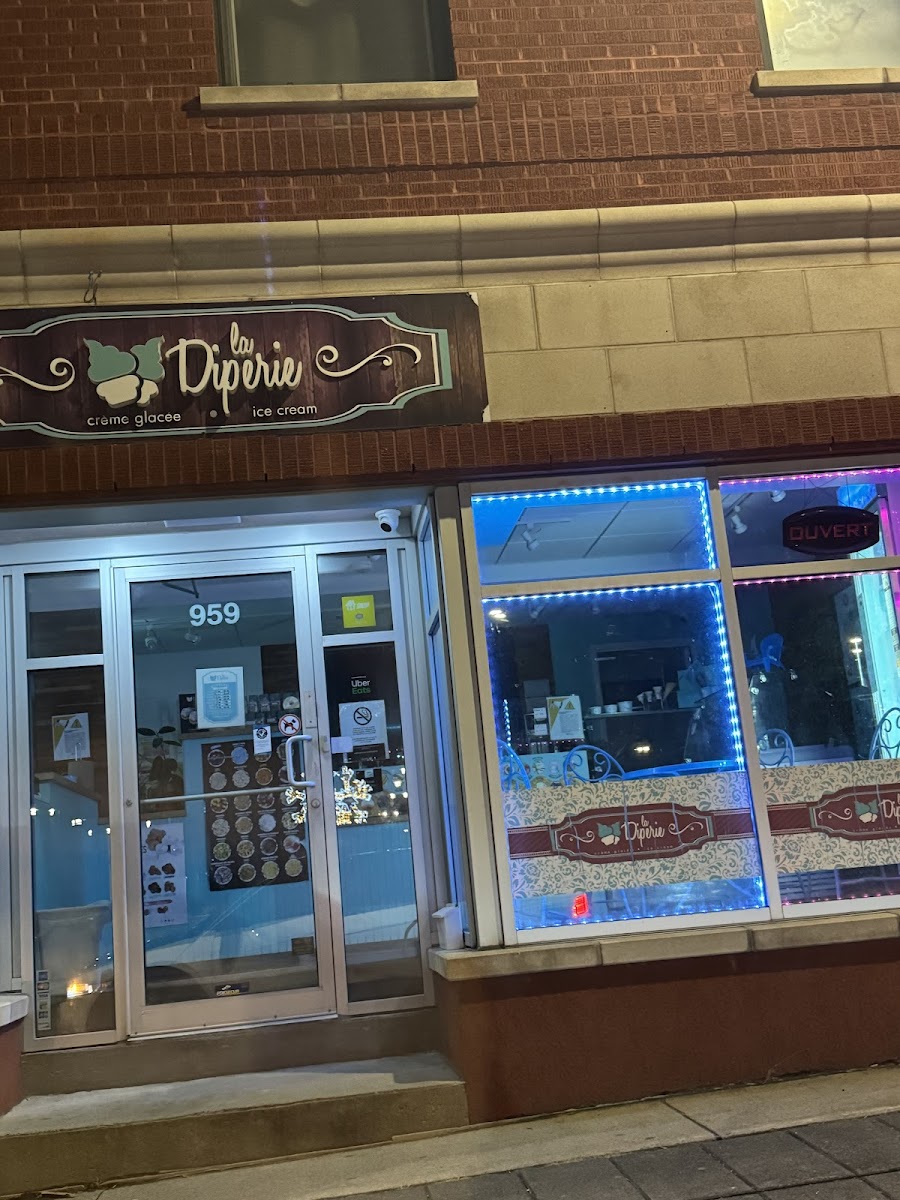 Cakes N Shakes by La Dip 959 Boul. Decarie