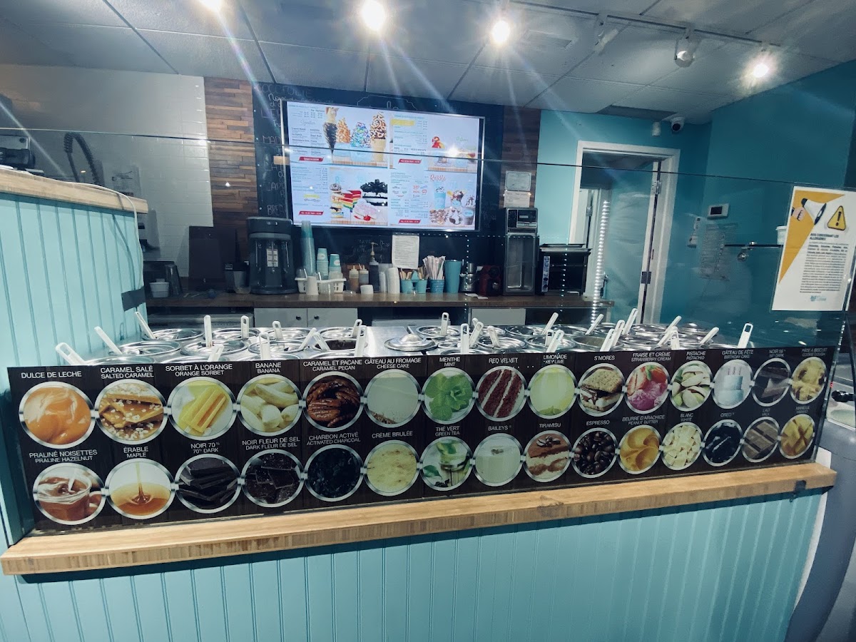 Cakes N Shakes by La Dip 959 Boul. Decarie