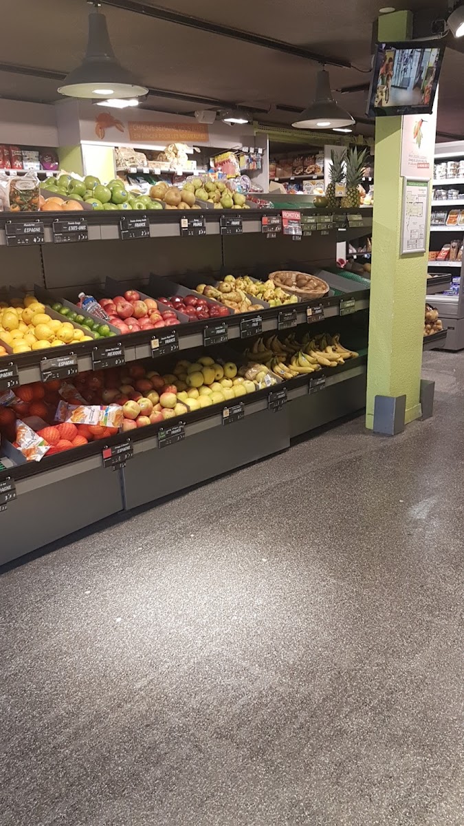 Carrefour- Saint Etienne 11 Novembre 2 