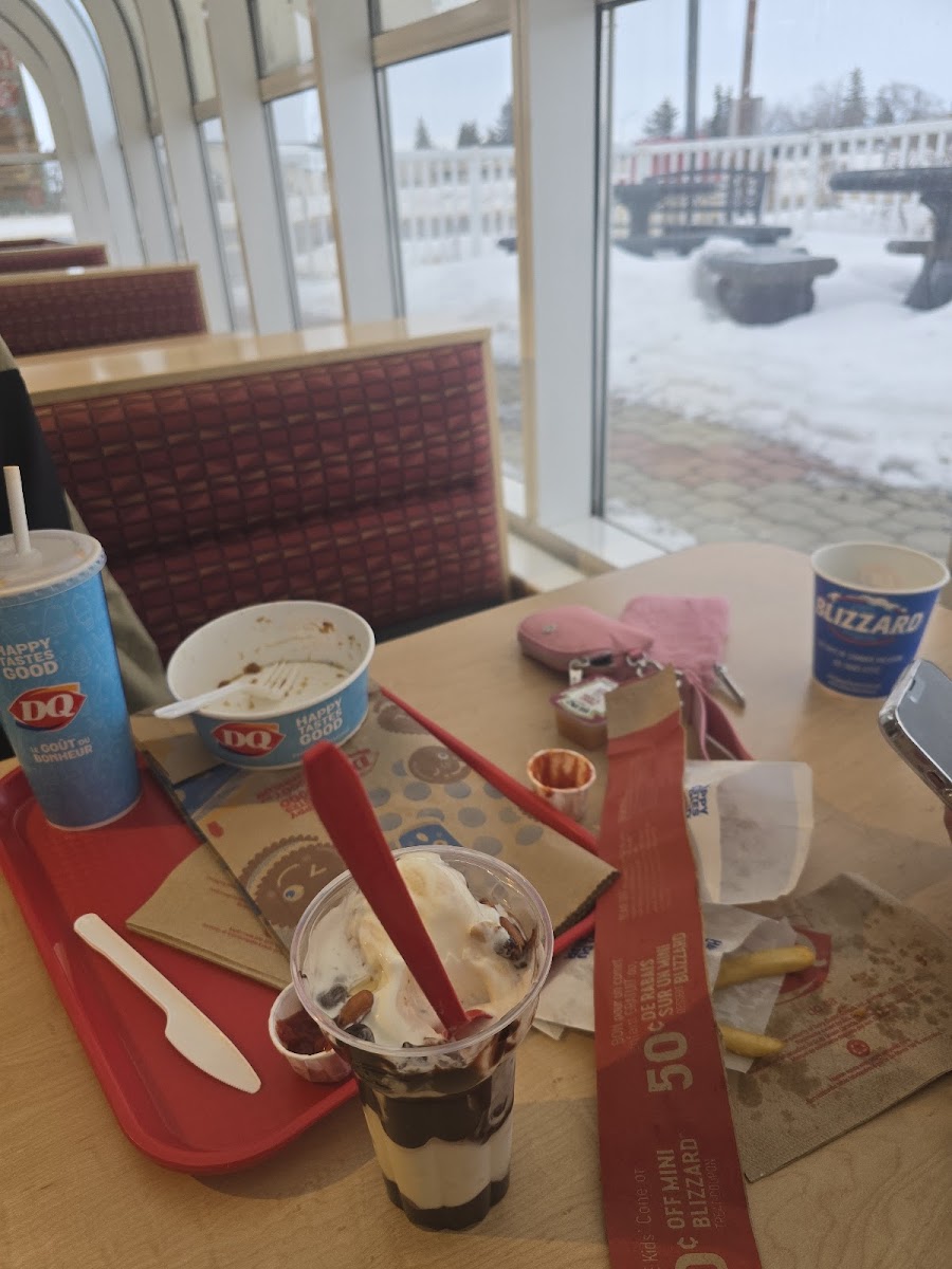 Dairy Queen 265 N Service Rd W