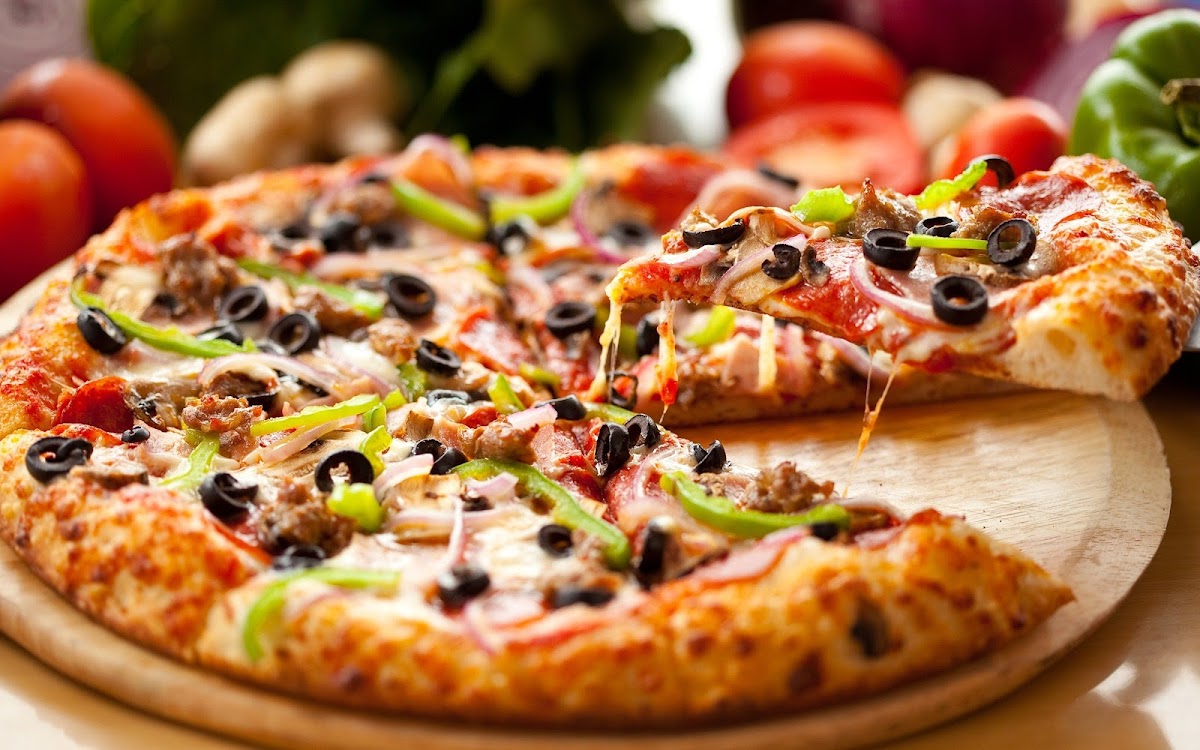 Delicious Pizza N Wings