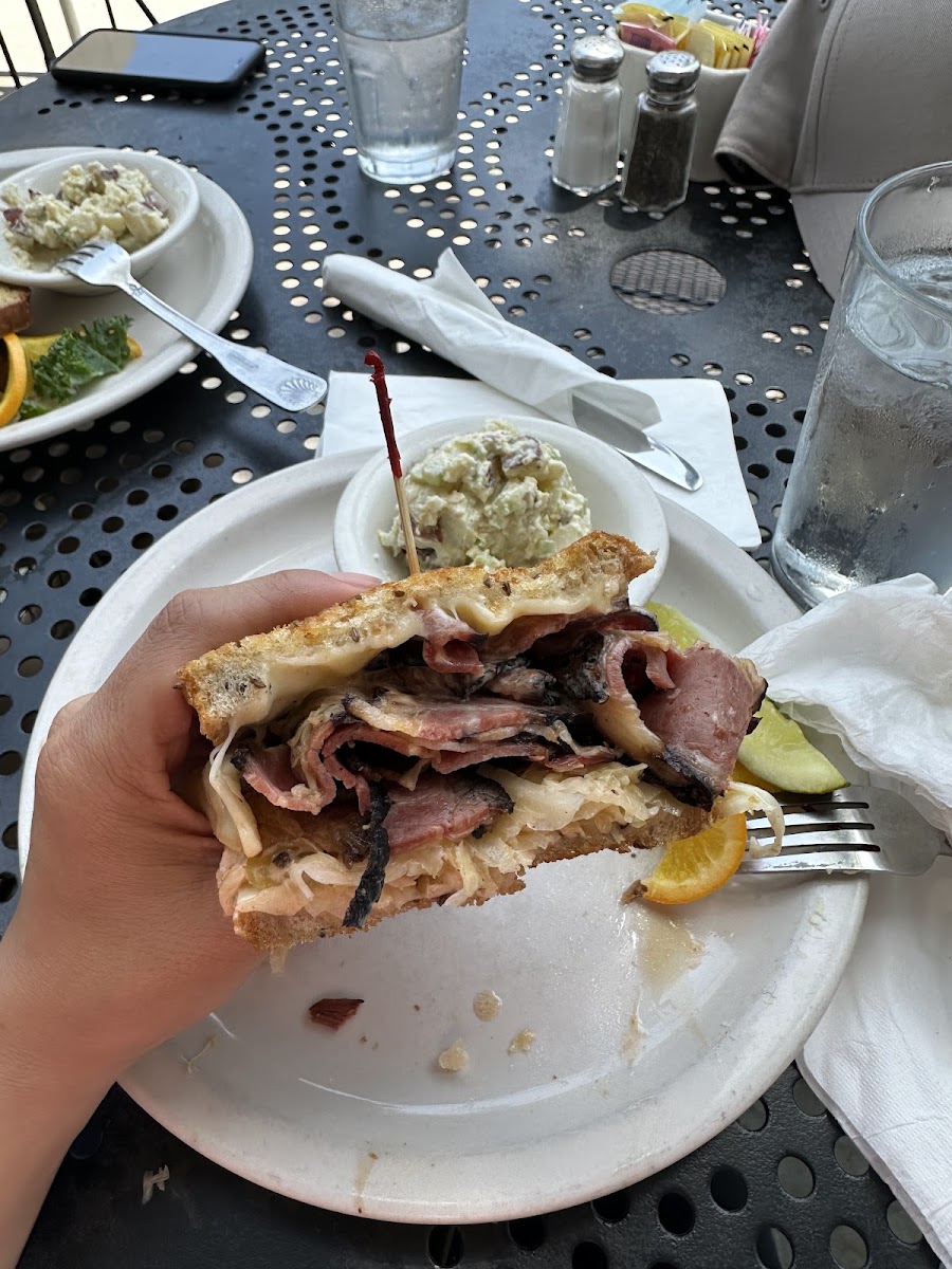 Elijah's Restaurant, Delicatessen and Catering