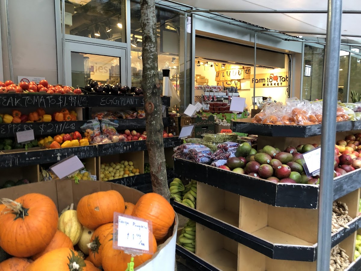 Farm to Table Market Downtown
