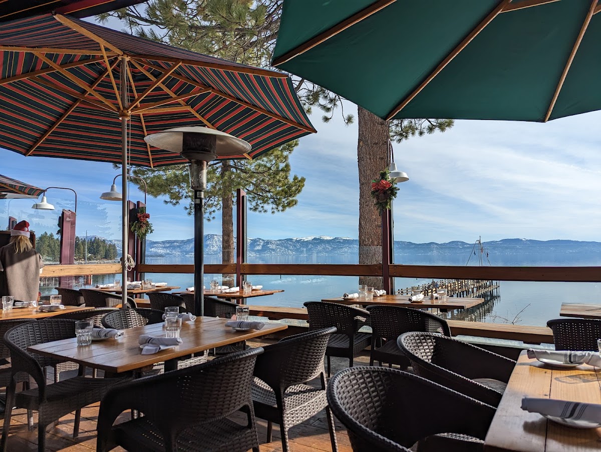 Gar Woods Grill & Pier