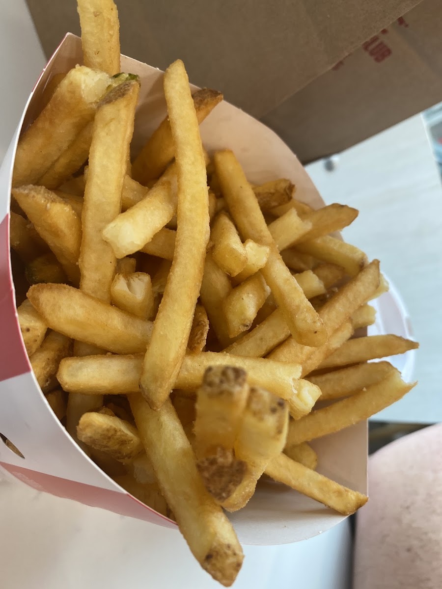 KFC Canada 1541 Cliffe Avenue