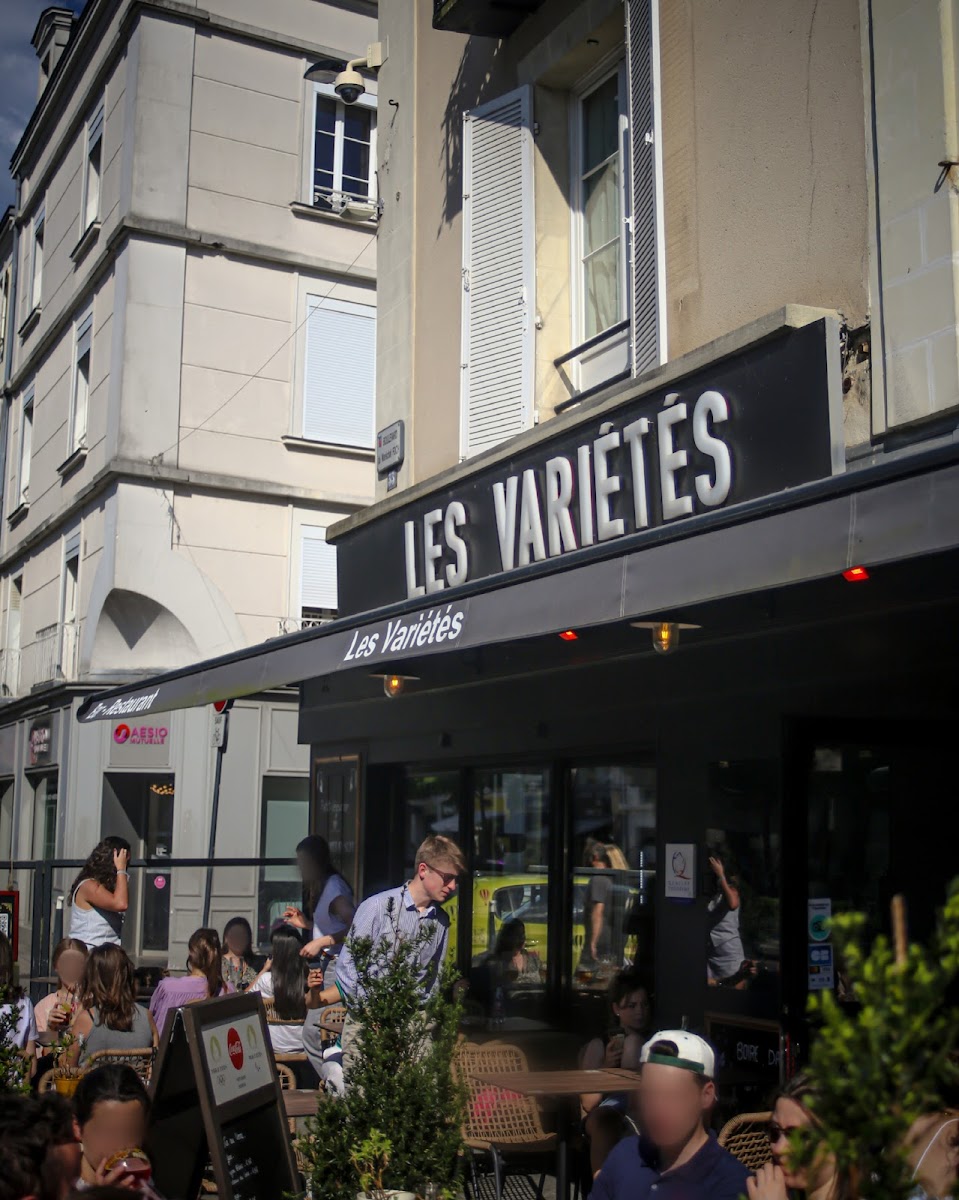 Les Variétés