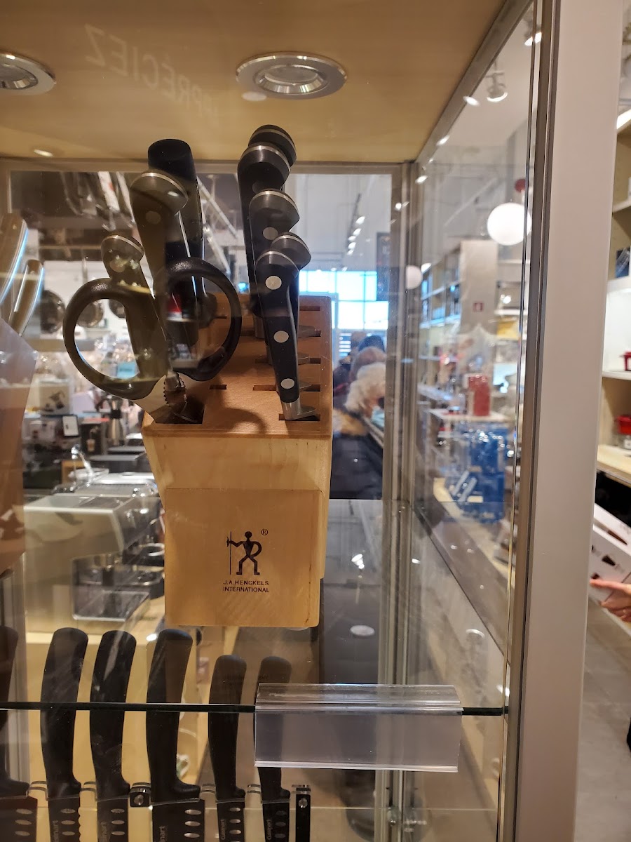 Linen Chest CARREFOUR DE LA RIVE-SUD, 584 Chemin de Touraine #103