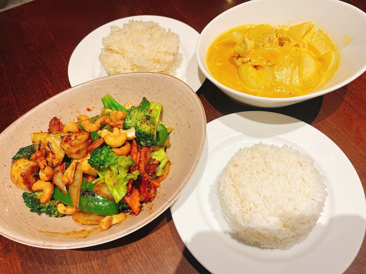 Mama Thai 2 331 Elgin St