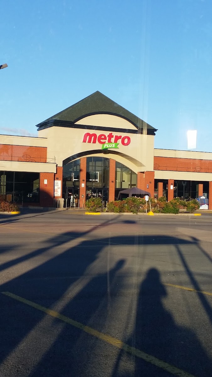 Metro 5000 Boulevard des Laurentides Laval