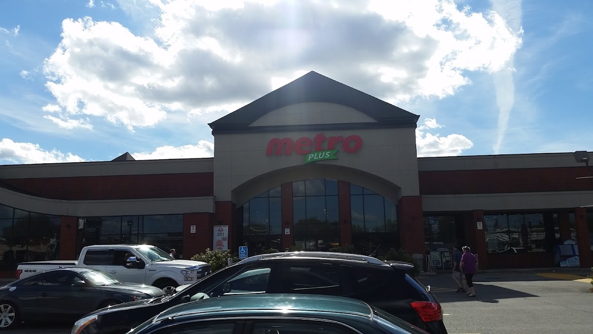Metro 5000 Boulevard des Laurentides Laval