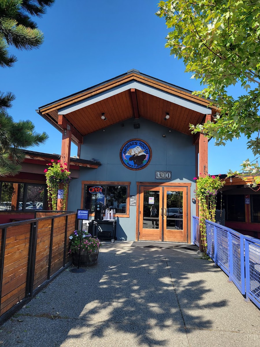 Moose's Tooth Pub & Pizzeria