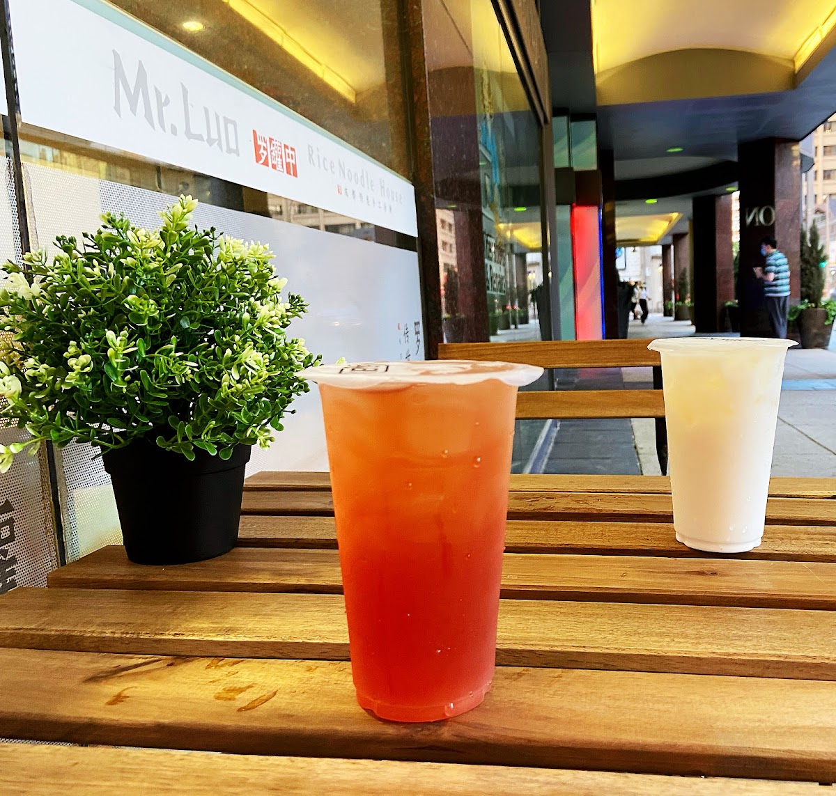 Mr. Luo Noodle House Downtown 罗罐中米粉