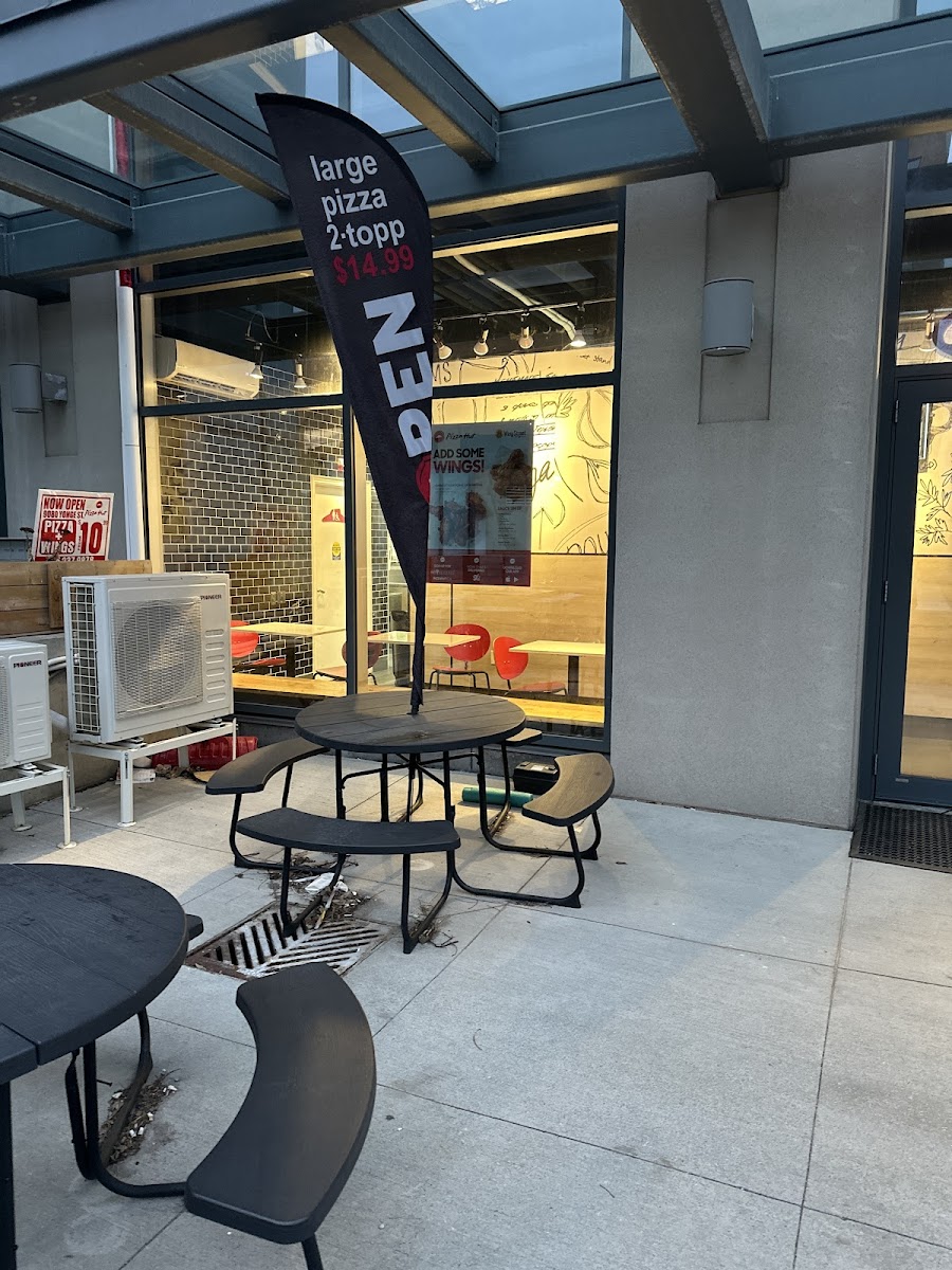 Pizza Hut 9080 Yonge St.