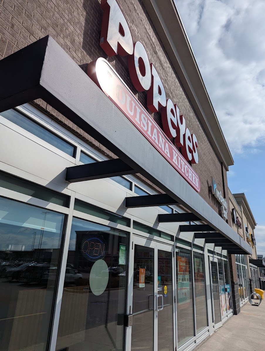 Popeyes Louisana Kitchen 1352 South Service Road
