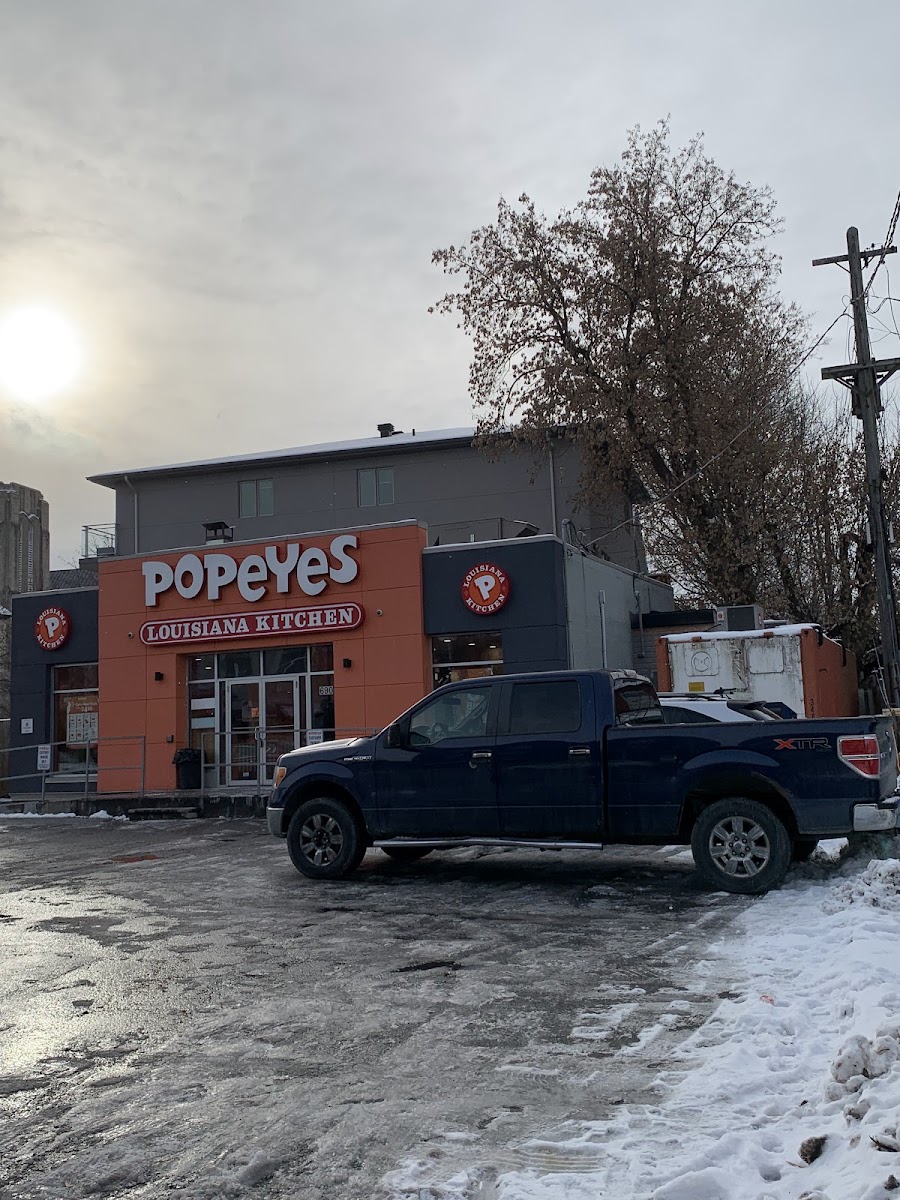 Popeyes Louisana Kitchen 690 Bank St