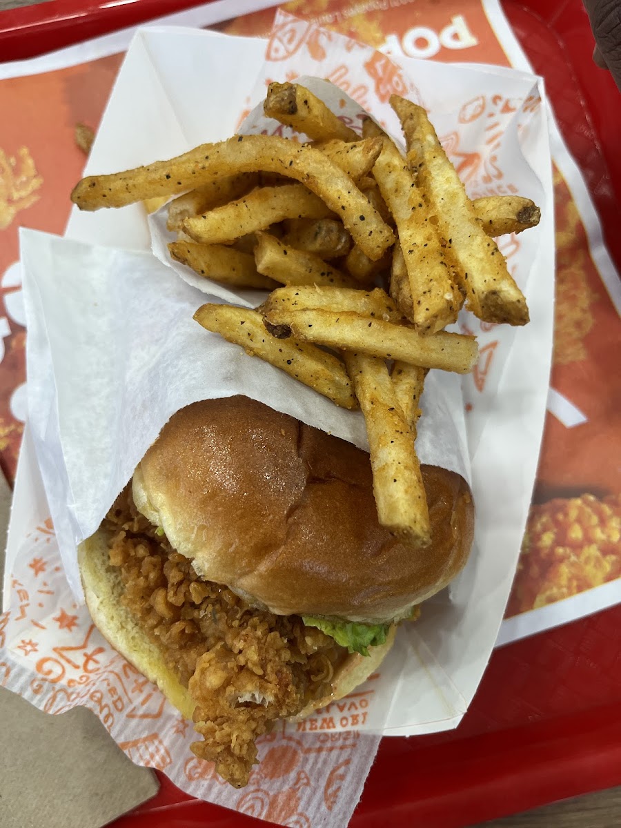 Popeyes Louisiana Kitchen 653 Colby Drive