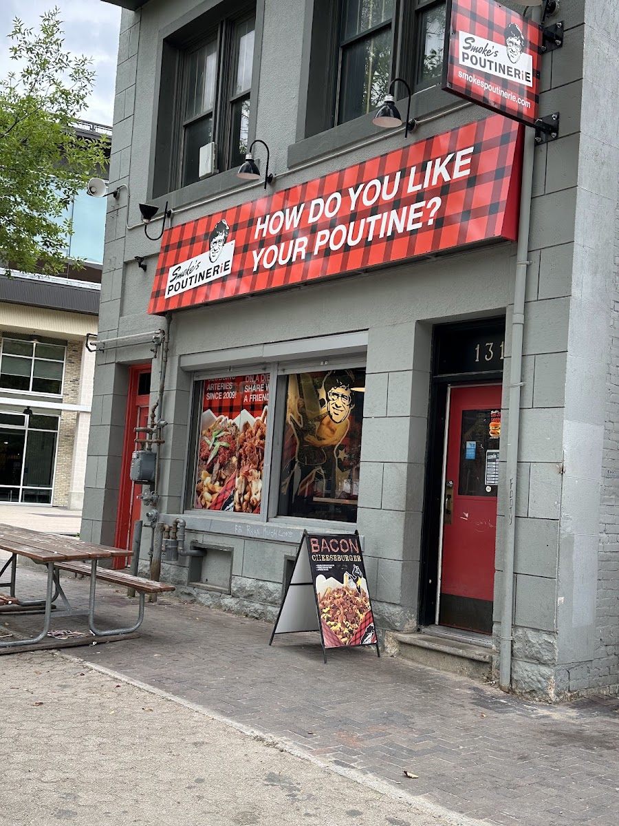 Smoke's Poutinerie Albert