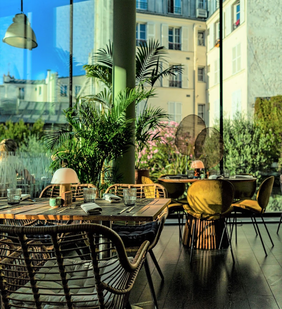 SOLIS Bar & Restaurant