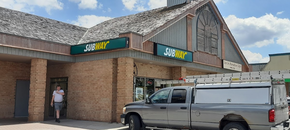 Subway 16715 Yonge St