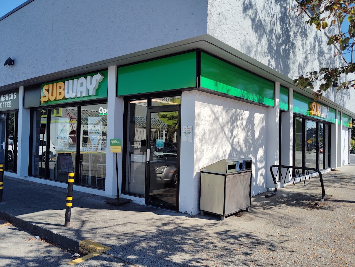 Subway 5263A Ladner Trunk Rd