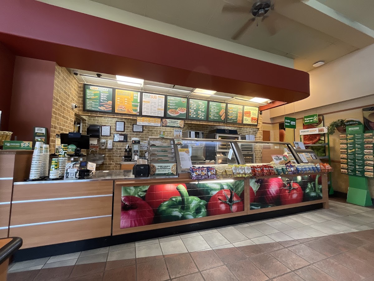 Subway 6th Ave