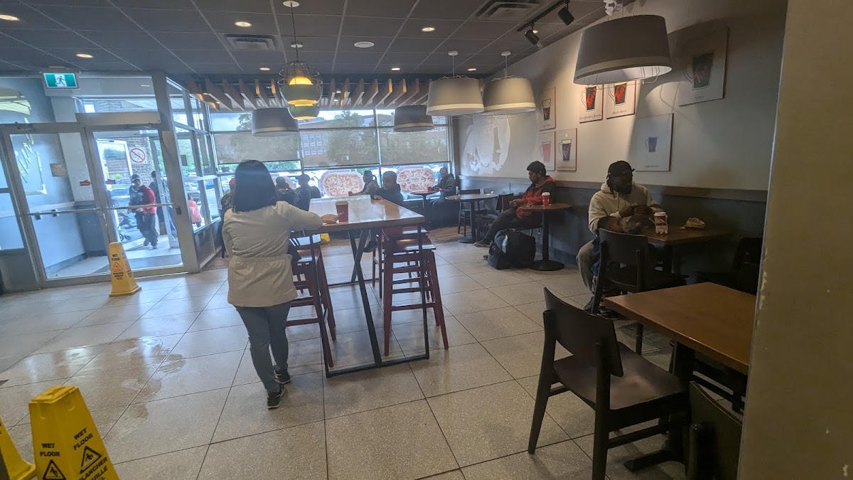 Tim Hortons 4819, Av. Van Horne, Local 117A
