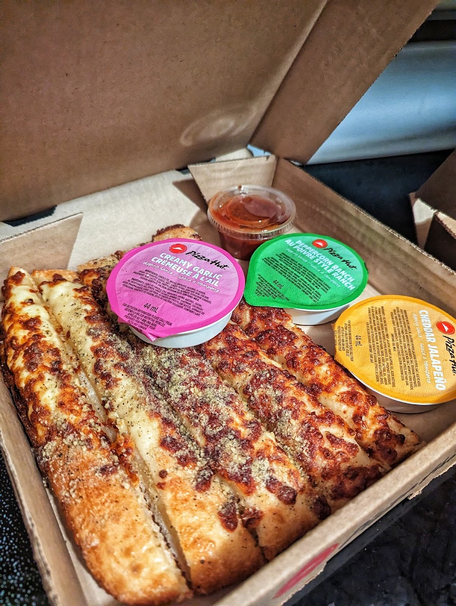 WingStreet only at Pizza Hut 327 Rue Lawrence