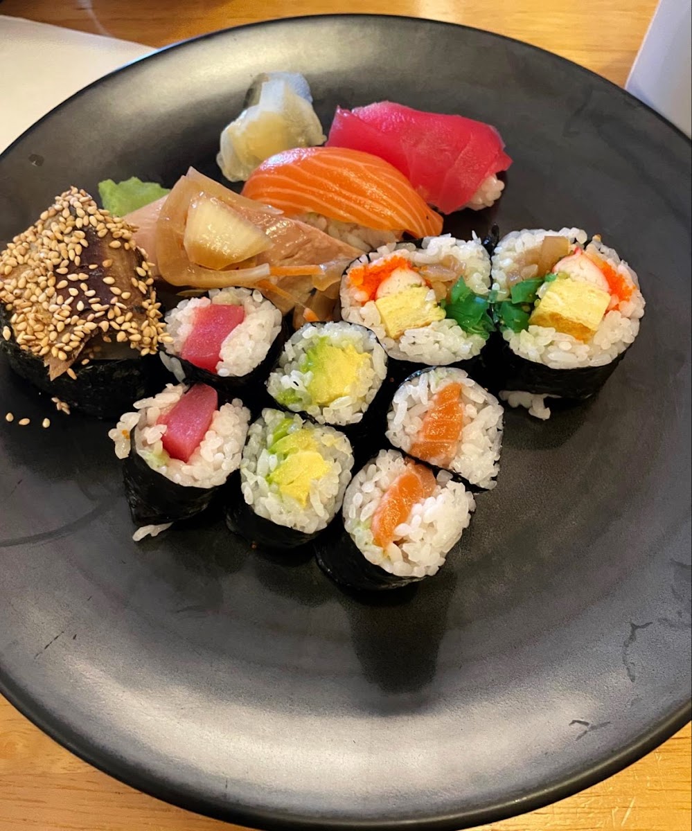 Yoshi Sushi